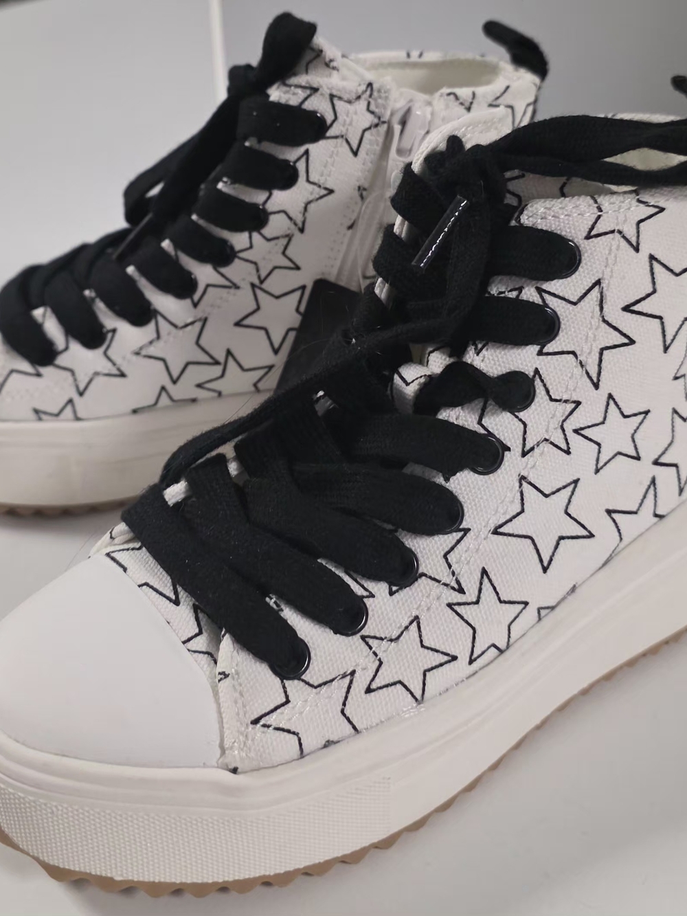 art class White and Black Star-Print High-Top Sneakers